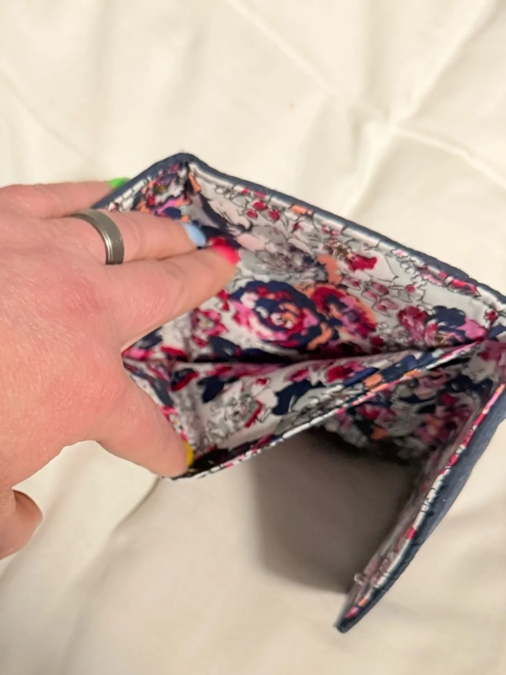 Vera Bradley Trifold Quilted Compact Navy Women's Wallet! NWOT - Picture 3 of 8
